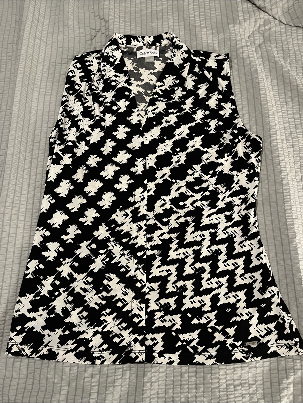 Calvin Klein Black & White Abstract Print Sleeveless Blouse Size Small